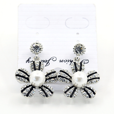 European style fashion decorations factory wholesale alloy pearl flower shape pendant earrings
