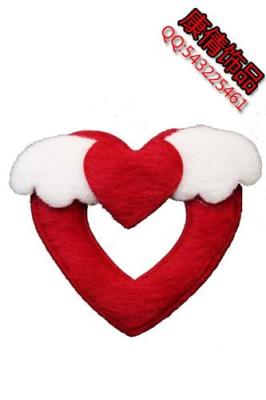 Short plush with wings heart
