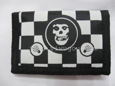 Cloth purses with waterproof 420D nylon material production.