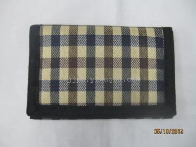 Cloth purses with waterproof 420D nylon material production.