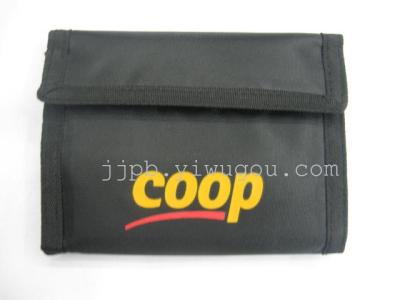 Cloth purses with waterproof 420D nylon material production.