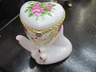 Ceramic jewelry box