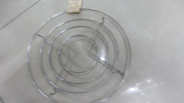 20公分4圆底脚,厂家直销,铁的材料,蒸夹用途放在桌子