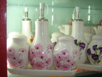 Hand - operated ceramic core seasoning bottle seasoning jar glass durable pepper shaker