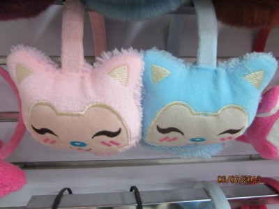 Fashionable cartoon cat earmuffs