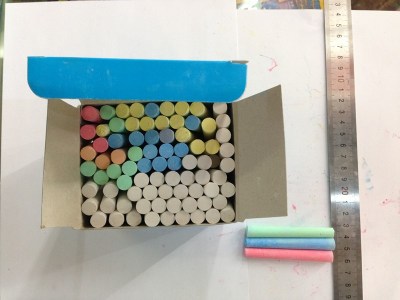 Box of small mixed color chalk