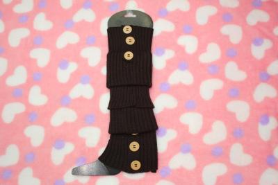 Classic three wooden button acrylic knit fashion foot cover.