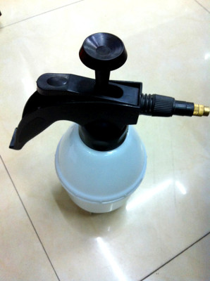 Factory direct sale sprayer 0.8 L to 1.5 L 2 L plastic materials