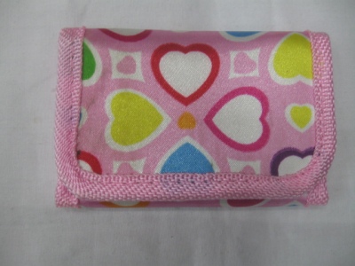 Pink love children's wallets made from thicker satin materials production.