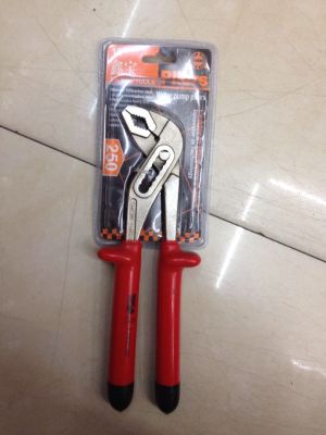 Water pump pliers slant-nosed pliers and needle-nosed pliers vise