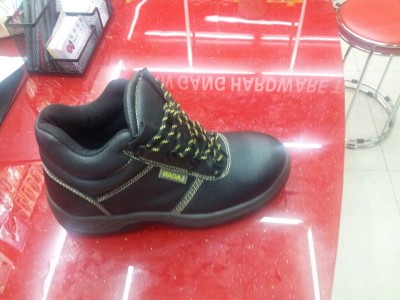 Black labor protection shoes