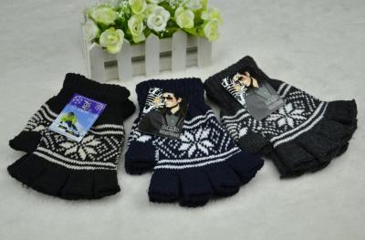 Factory direct selling men half refers to the jacquard gloves, snowflake gloves, semi - finger gloves,