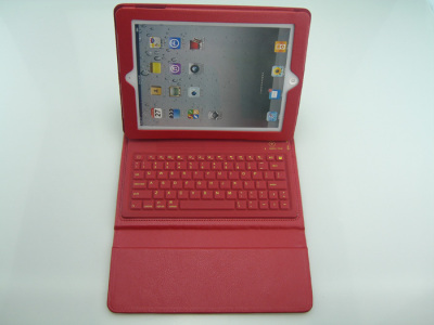Manipulating the IPAD2/3/4 Bluetooth keyboard case freely convenient red
