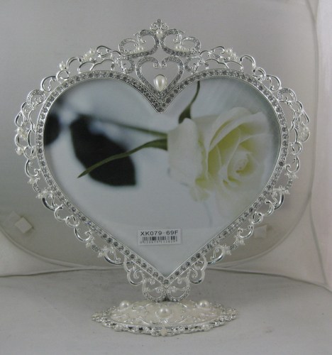 with base heart-shaped metal photo frame cosmetic mirror