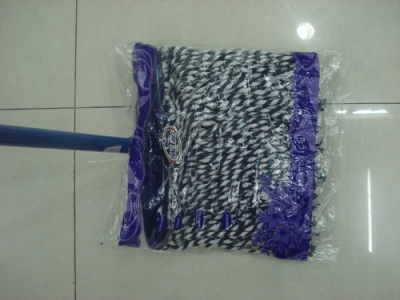 500g long blue-and-white yarn