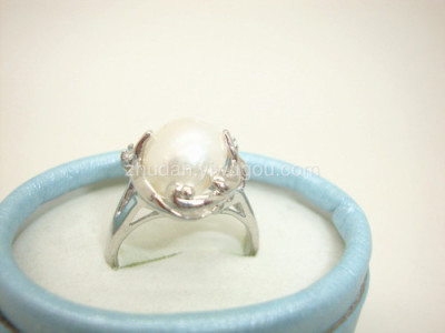 Shaped Pearl ring