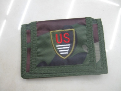 The waterproof army green camouflage cloth purse is made with embroidery technology.
