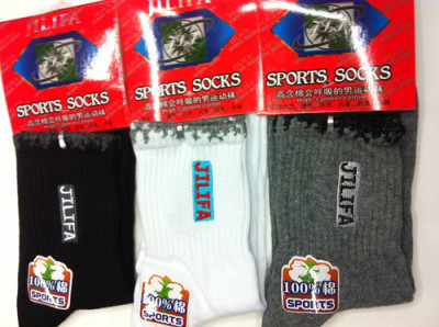 High moisture-absorbing cotton breathe odor anti-skid antibacterial sport socks (CCTV sole socks partner)