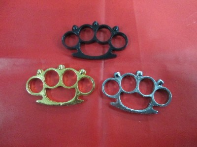 Wholesale priced Lotus four multi-color boxing Tiger Lotus iron chain, handcuffs and other outdoor supplies