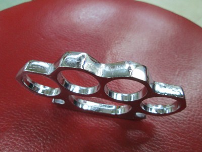 Wholesale priced thorn buckle/boxing 12mmD-3 boxing iron iron four iron fist/finger iron Tiger Lotus