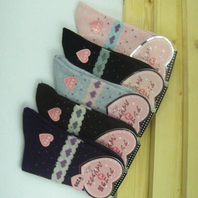 New wholesale thickopened wool socks with small dots of love in tube socks rabbit wool socks women warm socks