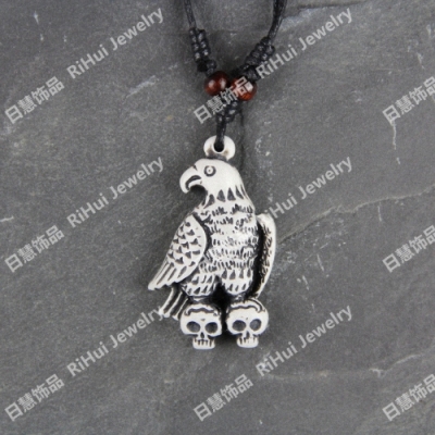Earth stand night market resin horn necklace romantic hook natural pendant Halloween eagle claw skull X0201
