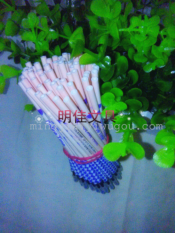 Gel pen refills, gel pen for the core, factory outlets, the price is reasonable.