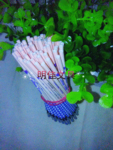 Gel pen refills, gel pen for the core, factory outlets, the price is reasonable.