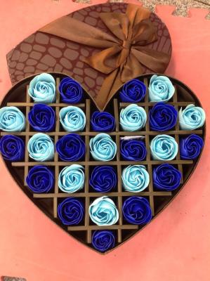 27 chocolate heart-shaped gift boxes