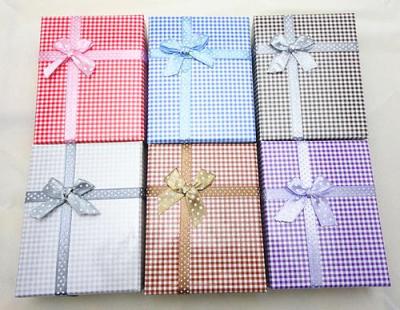 7*9 gingham print jewelry box for mounting pendants, bracelets, earrings, and brooches. Small gifts