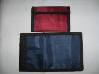 Cloth purses with waterproof 420D nylon material production.