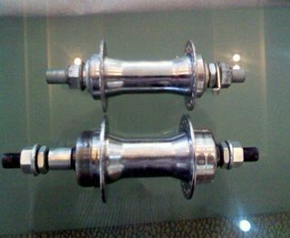 Js - 1241 bicycle axle housing