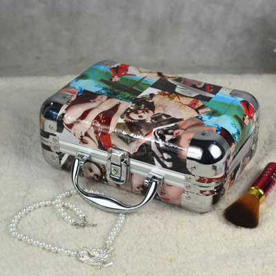 Guan Yu promotional vintage storage box cosmetics bag in the new year special convenient for traveling cosmetic case