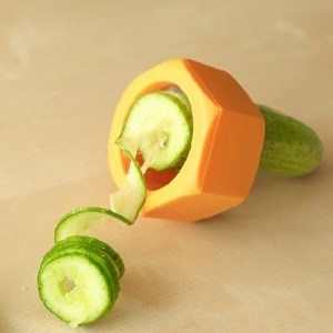 Creative spiral cucumber slicer | melon dishes across the Green and yellow BS