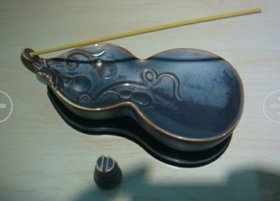 Gourd inserted incense plate