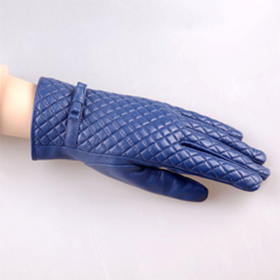 Hundreds of Tiger gloves wholesale. women's Sheepskin gloves. Sheepskin and wool mittens.