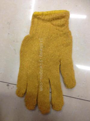 Yellow yarn chain 500g gloves handling.