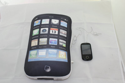 Mobile phone music pillow
