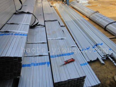 Factory Outlet, galvanized coil、embossing plate、crest、roofing sheet accesories、 round steel, flat steel、angle steel, steel and building materials。