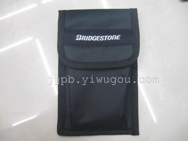 骄阳箱包厂家专业订做黑色600D涤纶材料生产多功能工具包。