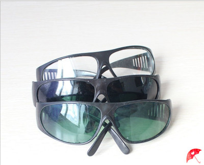 In 2018, there are 3 kinds of direct selling of the transparent glasses manufacturer.