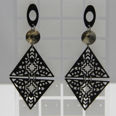 Ya Ding Ling-shaped earrings, glass beads, black, lacquered ear pieces of iron