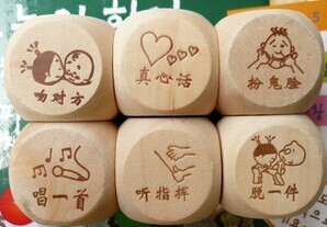 Wooden dice dice dice House drinking game of creative cartoons mixed batch