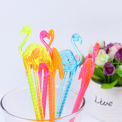 Flamingo colored plastic spoons