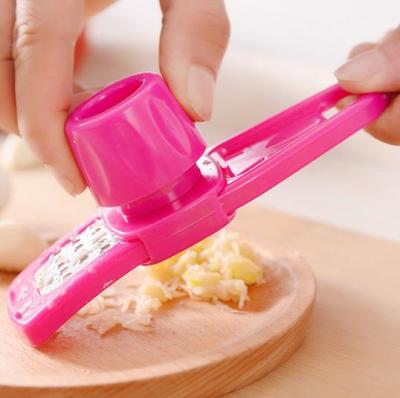 Creative multi - purpose grinder kitchen tool grinder.