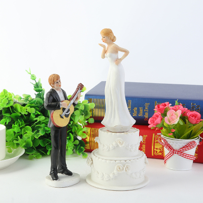 Hot new romantic wedding couple doll western wedding cake top decoration resin crafts