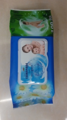 100 pieces of water stings and wet wipes baby wipes to protect skin from irritation.