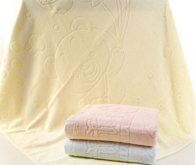 Cartoon A bear cub with A cotton cut velvet jacquard is covered with A bath towel 95*95