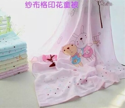 Double - layer gauze check printed baby towels for babies and toddlers covered with blankets