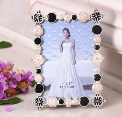 Classic black and white metal photo frame set